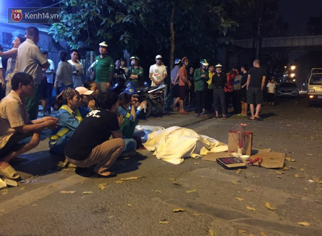 Con trai nữ công nhân môi trường bị xe điên tông tử vong: Mẹ em ngày chạy Grab, tối làm công nhân để lo cho em ăn học...