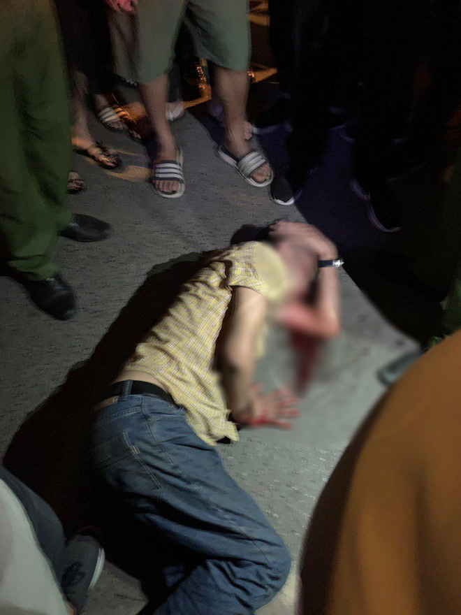 Con trai nữ công nhân môi trường bị xe điên tông tử vong: Mẹ em ngày chạy Grab, tối làm công nhân để lo cho em ăn học...