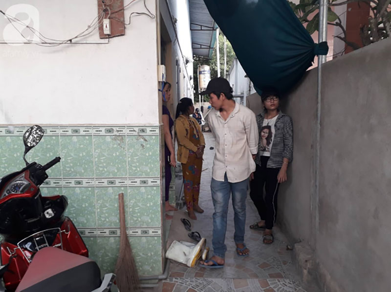 Tang thương bao trùm căn nhà 3 bà cháu bị sát hại: Người mẹ tuyệt vọng, gào khóc gọi tên con gái rồi ngất xỉu