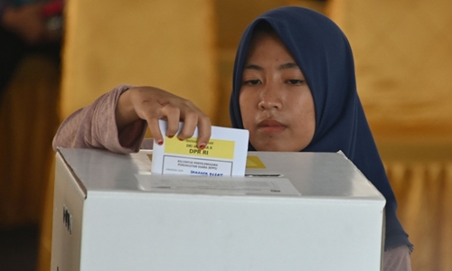 Quy mô của cuộc bầu cử khiến nhân viên chết vì kiệt sức ở Indonesia