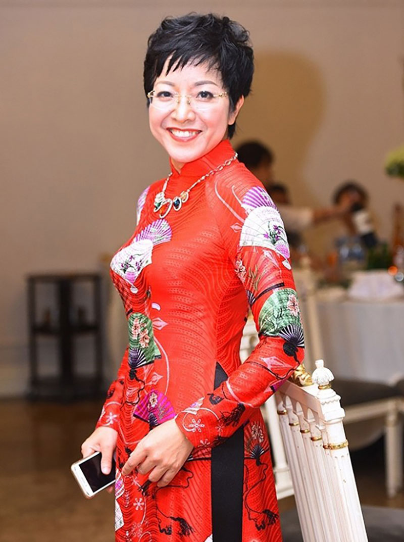 Dàn sao phía Bắc nô nức đến dự đám cưới hoành tráng của NSND Trung Hiếu và vợ trẻ kém gần 2 giáp