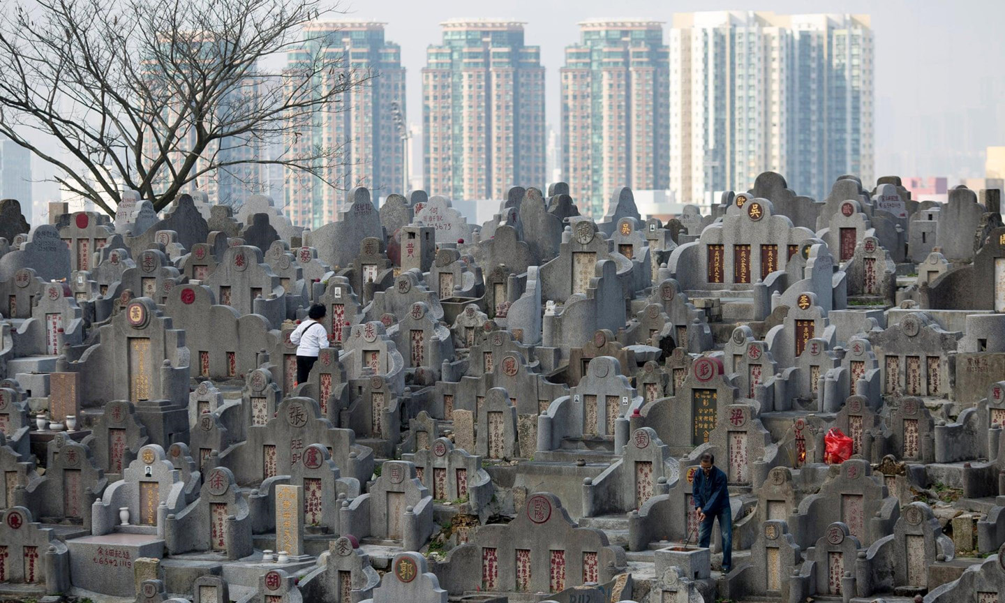 Người chết ở Hong Kong phải ở tạm, xếp hàng tìm nơi an nghỉ