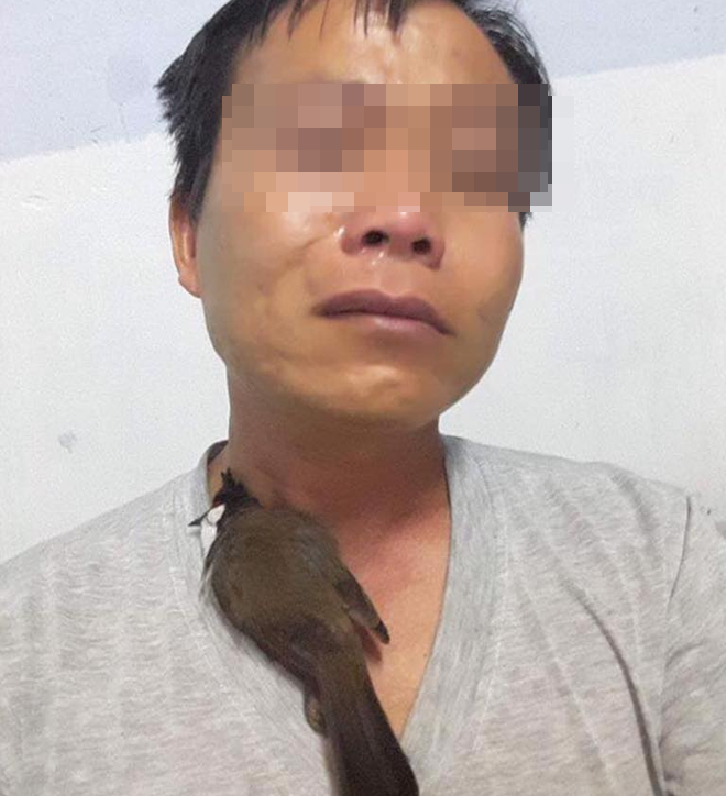 Ông chồng bỏ cả làm, ngồi khóc mấy tiếng bên xác bạn thân khiến vợ cáu tiết, biết lý do nhiều người lại bênh