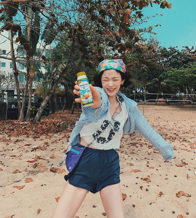 Chỉ 1 chiếc quần mà mix được tới 5 kiểu, jean shorts chính là item đinh của các nàng trong dịp nghỉ lễ Chỉ 1 chiếc quần mà mix được tới 5 kiểu, jean shorts chính là item đinh của các nàng trong dịp nghỉ lễ