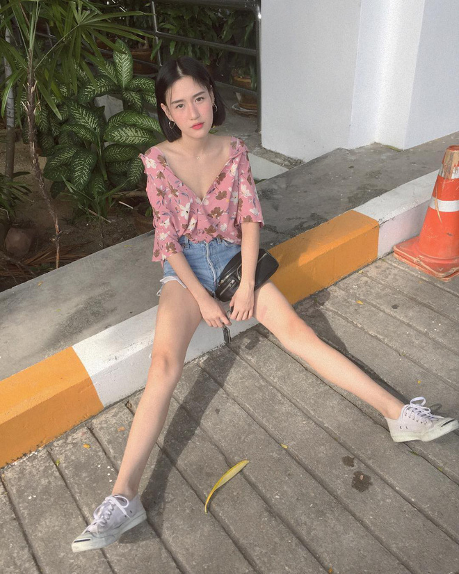 Chỉ 1 chiếc quần mà mix được tới 5 kiểu, jean shorts chính là item đinh của các nàng trong dịp nghỉ lễ Chỉ 1 chiếc quần mà mix được tới 5 kiểu, jean shorts chính là item đinh của các nàng trong dịp nghỉ lễ