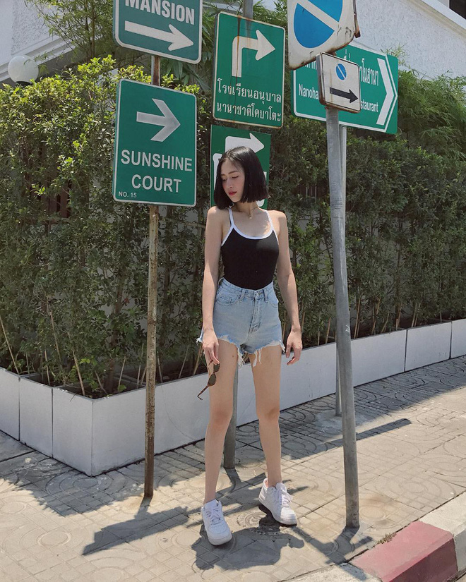 Chỉ 1 chiếc quần mà mix được tới 5 kiểu, jean shorts chính là item đinh của các nàng trong dịp nghỉ lễ Chỉ 1 chiếc quần mà mix được tới 5 kiểu, jean shorts chính là item đinh của các nàng trong dịp nghỉ lễ