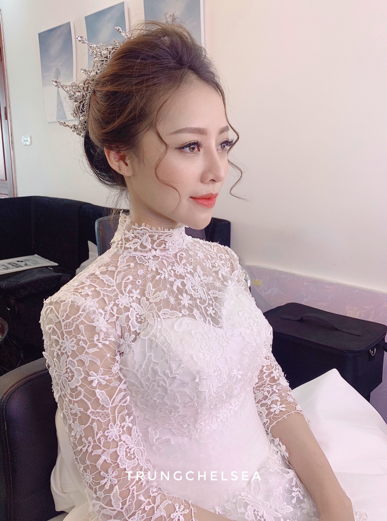 Cha ôm con gái bật khóc nức nở trong ngày cưới khiến bao người thổn thức: 20 năm nay chẳng bao giờ bố nói thương con bằng lời