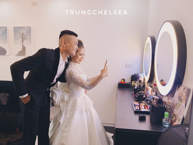 Cha ôm con gái bật khóc nức nở trong ngày cưới khiến bao người thổn thức: 20 năm nay chẳng bao giờ bố nói thương con bằng lời