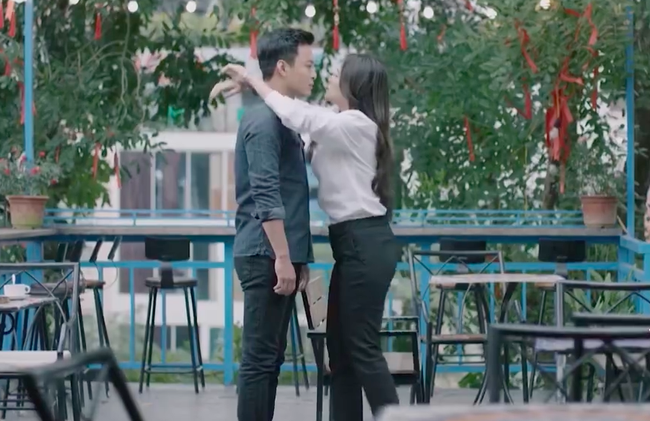 Hé lộ cảnh Hoàng Thùy Linh chủ động ôm ấp, hôn môi, gọi Hồng Đăng là người yêu