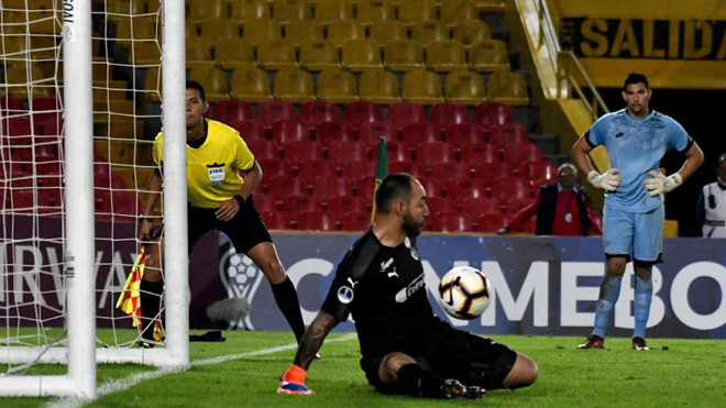 Cầu thủ bị đuổi khỏi CLB vì đá panenka dở tệ