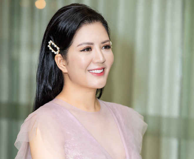 Vợ Thứ trưởng Bộ Tài chính được vinh danh Bông hồng quyền lực