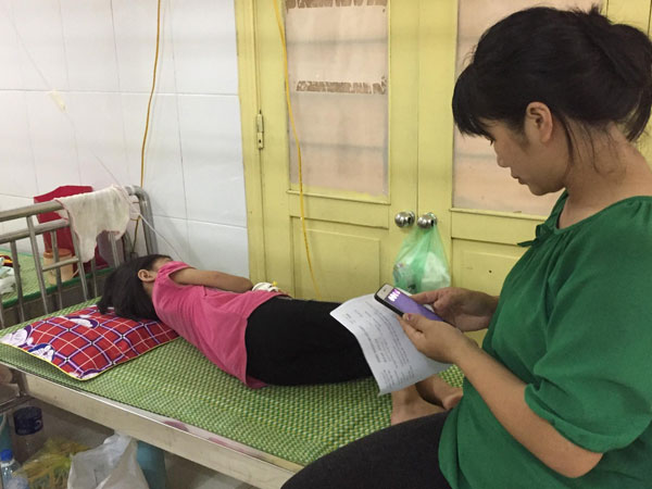 Lời kể đau xót của mẹ nữ sinh lớp 2 nghi bị nam sinh lớp 8 xâm hại: Khi con tôi giả vờ ngất xỉu, nam sinh kia phủ cỏ lên người nó rồi bỏ đi