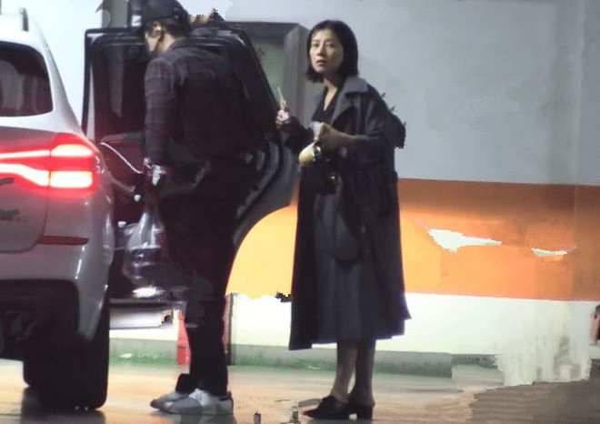 Cao Viên Viên lần đầu xuất hiện sau tin vui mang thai, nhưng hành động của Triệu Hựu Đình mới gây chú ý