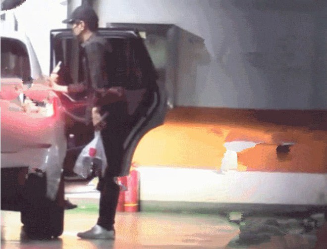 Cao Viên Viên lần đầu xuất hiện sau tin vui mang thai, nhưng hành động của Triệu Hựu Đình mới gây chú ý