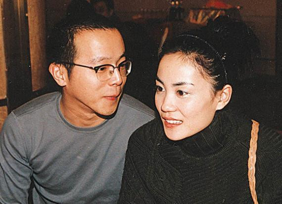 Từng khiến Vương Phi say như điếu đổ, sẵn sàng từ bỏ sự nghiệp, Đậu Duy gây sốc với ngoại hình già nua, xuống sắc rõ rệt ở tuổi 50 Từng khiến Vương Phi say như điếu đổ, sẵn sàng từ bỏ sự nghiệp, Đậu Duy gây sốc với ngoại hình già nua, xuống sắc rõ rệt ở tuổi 50