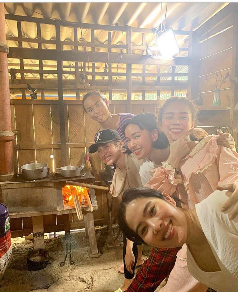 Nhập viện giữa đêm, mũi đeo máy thở mà Nam Em vẫn còn tâm trí livestream kêu gọi dân mạng yêu thương mình