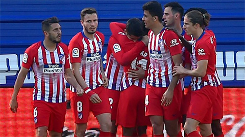 18/26 cầu thủ Atletico phải đá trái sở trường: Thợ hàn Simeone