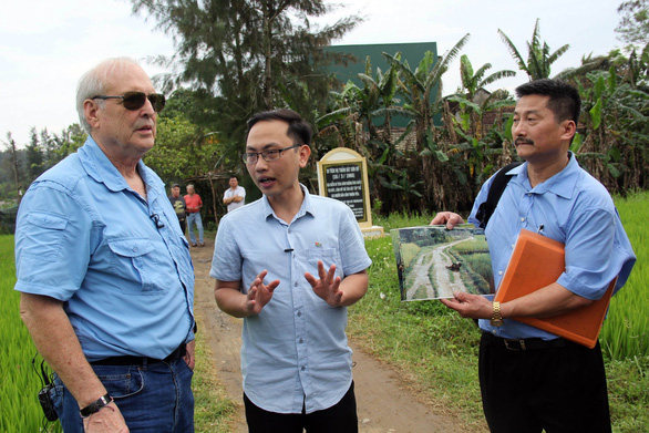 Anh che đạn cho em ở Mỹ Lai: Bức ảnh trở về với sự thật