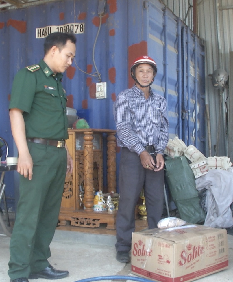 Quảng Ngãi: Bắt 22 bao tải chứa thuốc nổ và hàng ngàn kíp nổ