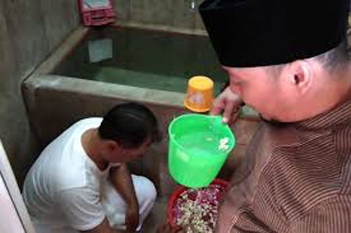 Ám ảnh nợ nần, trầm cảm của ứng viên thua cuộc trong bầu cử Indonesia