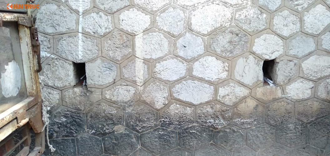 Video ảnh: Kinh hãi phố Gầm Cầu nhan nhản kim tiêm dính máu