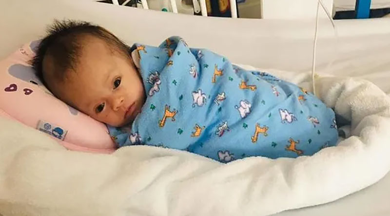 Bé sơ sinh bị vứt bỏ trong túi nilon ở Việt Nam và phép màu xảy ra tại Singapore