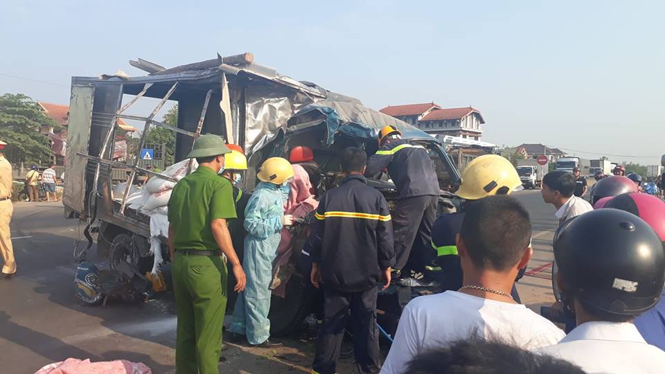 Va chạm giao thông khiến sập nhà dân, 1 người chết