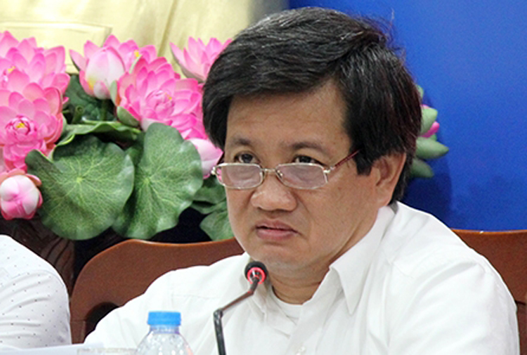 Ông Đoàn Ngọc Hải đối thoại với người dân chung cư sắp sập ở Sài Gòn