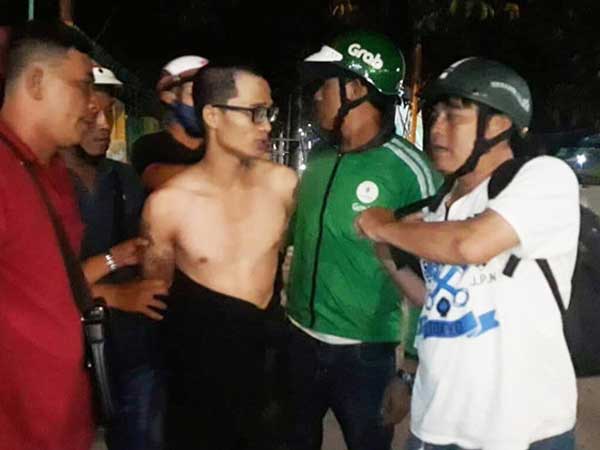 Cô gái bị người tình tống tiền bằng clip nóng