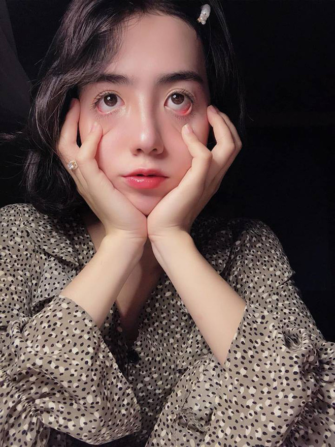 Girl xinh 2000 có sở thích chụp ảnh tự dìm: Em không cần pose đẹp vì anh thích lôi thôi! Girl xinh 2000 có sở thích chụp ảnh tự dìm: Em không cần pose đẹp vì anh thích lôi thôi!