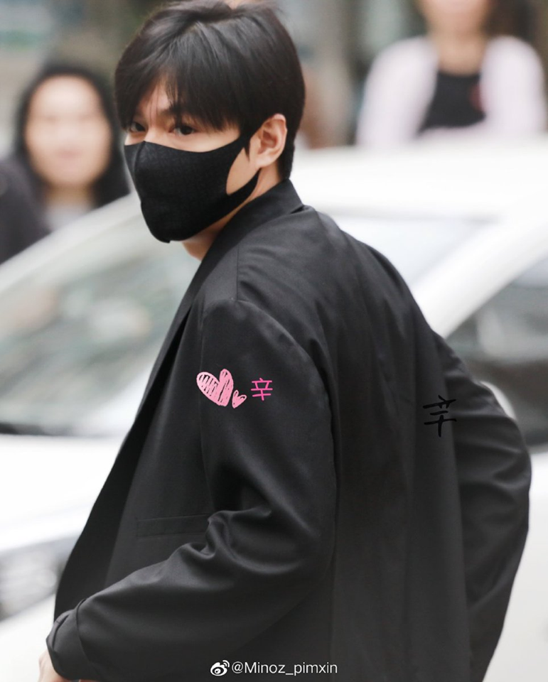 Cuối cùng ngày ấy cũng đã đến: Lee Min Ho xuất ngũ trong vòng tay của hàng trăm fan hâm mộ, đẹp trai ngời ngời dù đeo khẩu trang kín mít