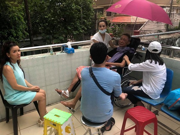 Xót xa trước thông tin nghệ sĩ Lê Bình không còn ăn uống được gì, con gái thay mặt gia đình từ chối nhận tiền hỗ trợ