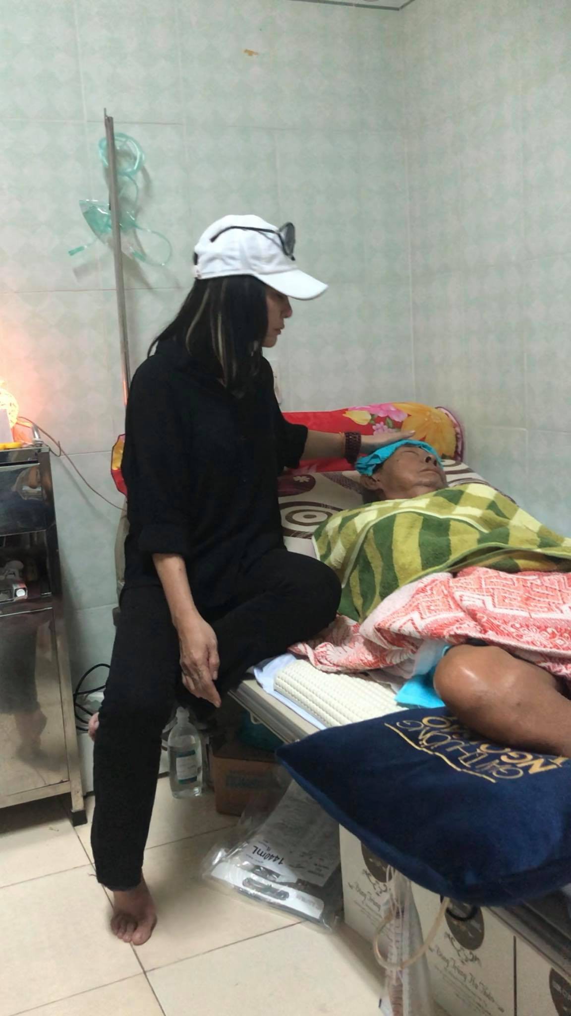 Xót xa trước thông tin nghệ sĩ Lê Bình không còn ăn uống được gì, con gái thay mặt gia đình từ chối nhận tiền hỗ trợ