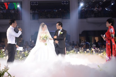 Thảo Vân, Thành Trung sốc khi bị đạo diễn Trần Lực chê dẫn đám cưới nghe cứ thớ lợ, giả dối