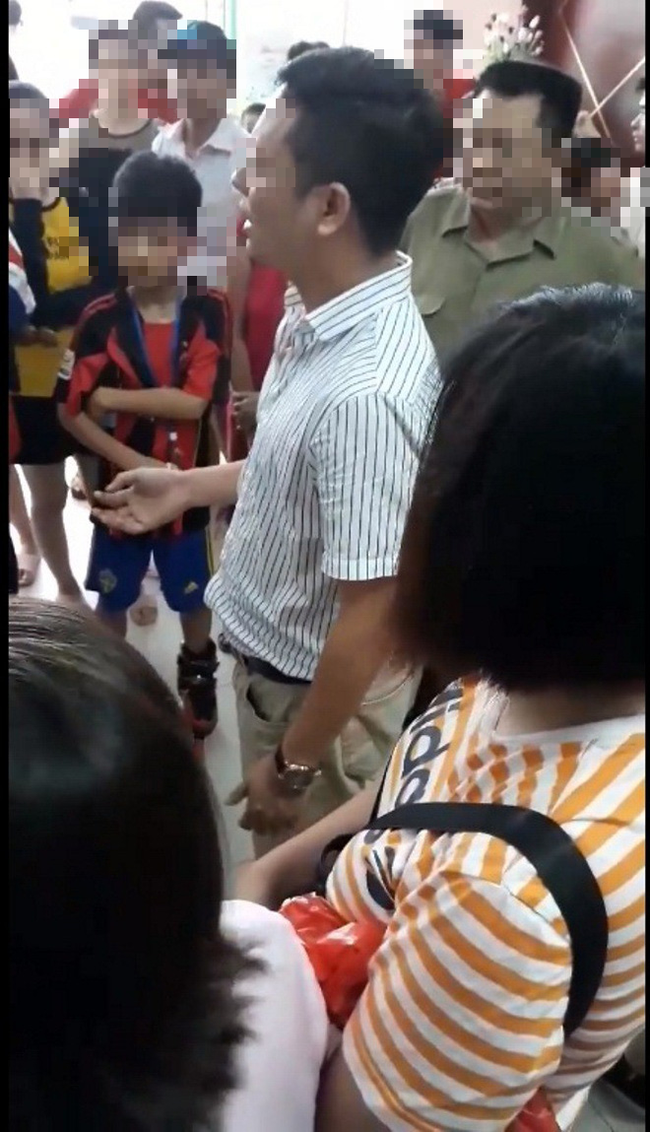 Công an xác minh thông tin người đàn ông bị tố sờ đùi cô gái tại chung cư Linh Đàm