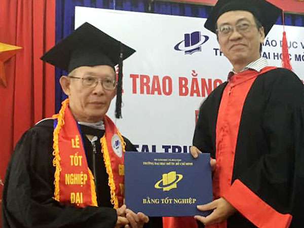Cụ ông 70 tuổi ở Khánh Hòa tốt nghiệp kỹ sư loại giỏi