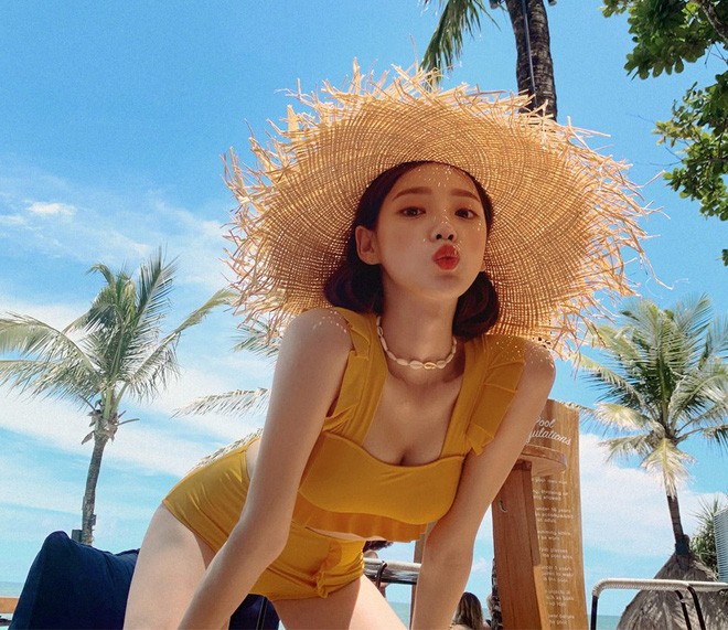 Hè này có đến 5 mẫu đồ bơi hot hit, các nàng sắm ngay để còn diện như fashionista trong dịp nghỉ lễ tới