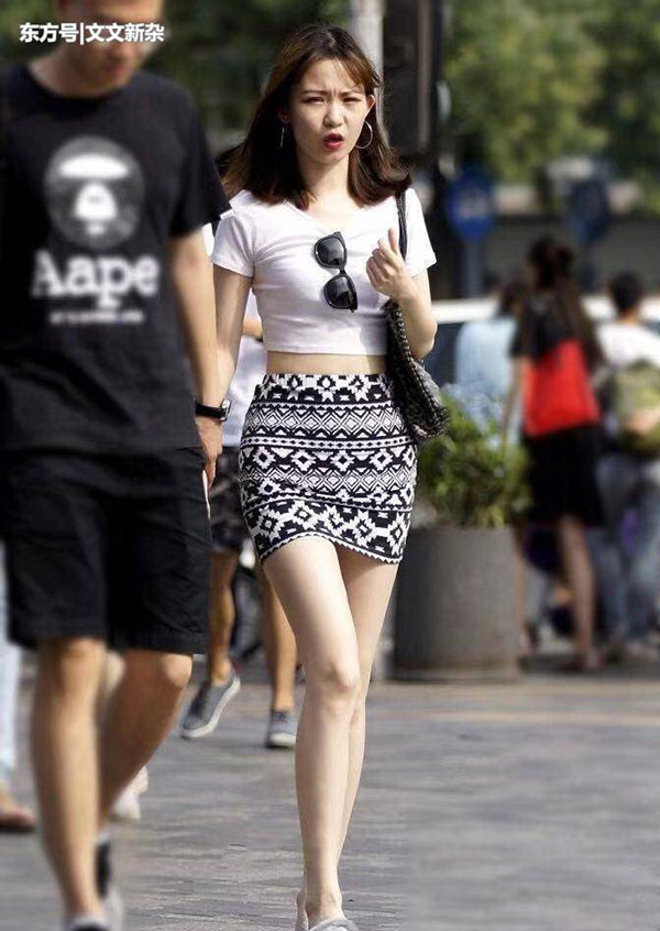 Clip: Phố Trung Quốc ngập tràn những cô gái đẹp ăn vận mát mẻ hút mắt