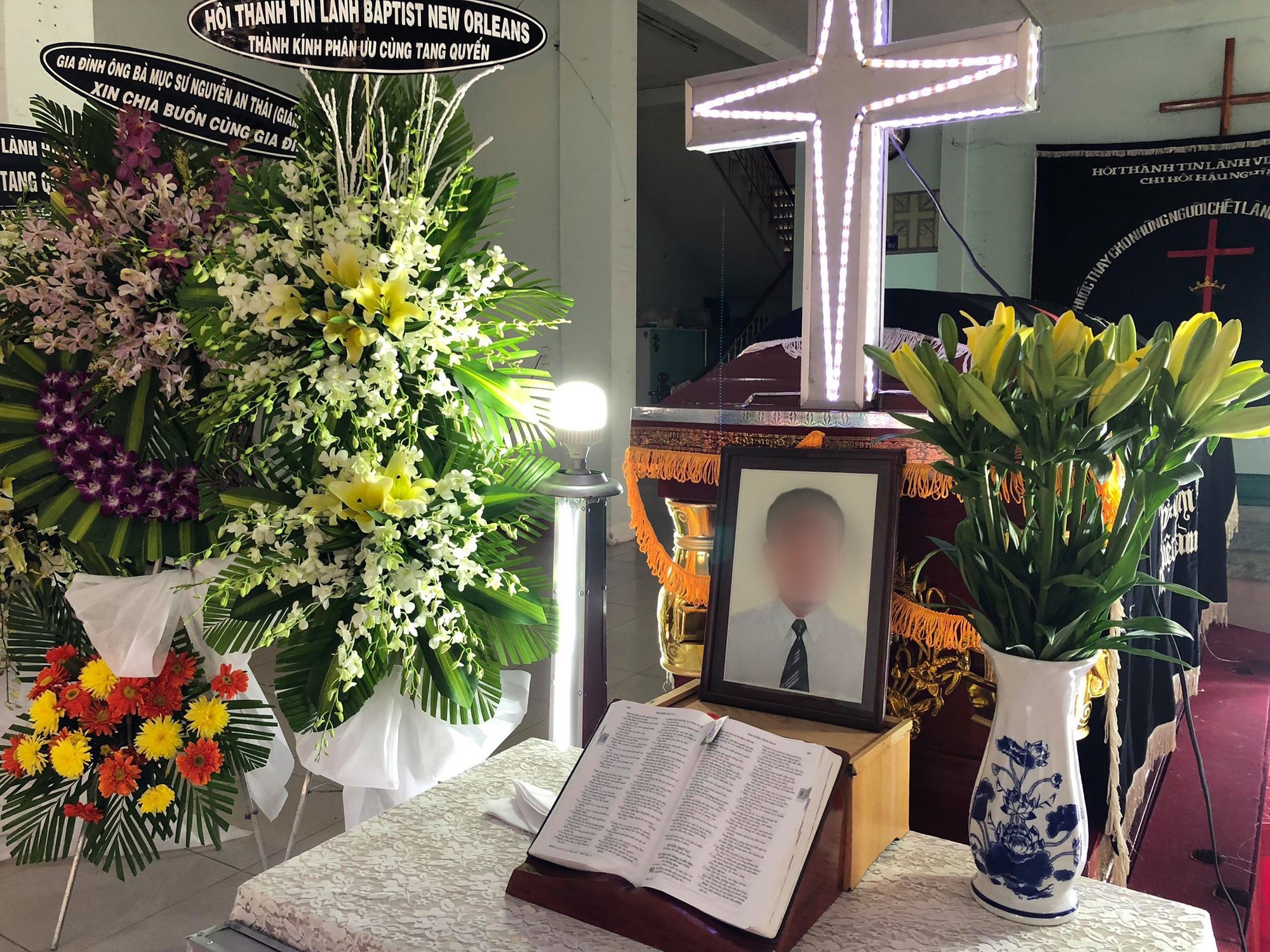 Vợ người đàn ông bị đâm chết vì nhầm bắt cóc rớt nước mắt mỗi khi con trai hỏi: Sao ba chưa về vậy mẹ?