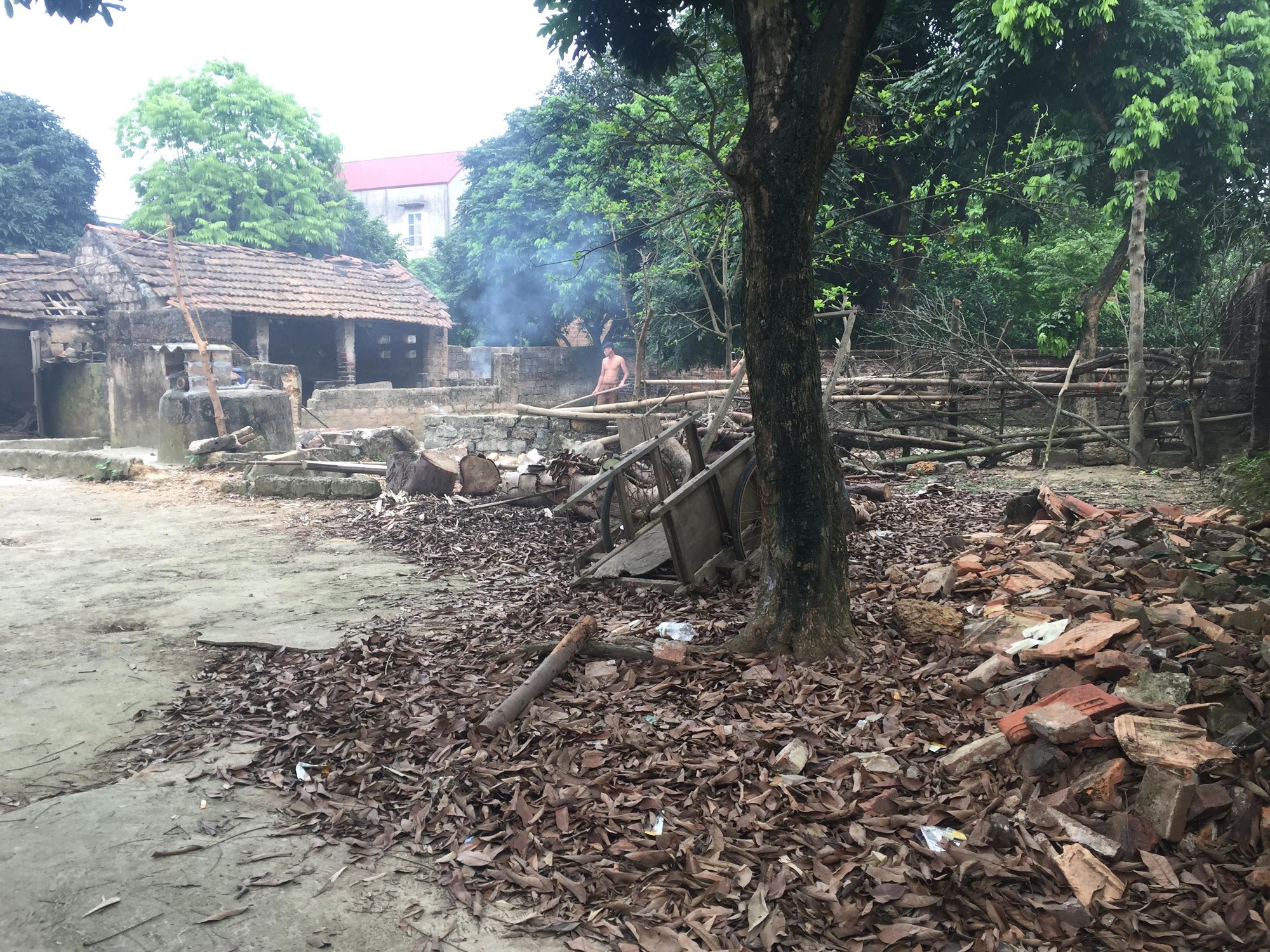 Tiết lộ về nghi phạm sát hại bé trai 8 tuổi ở Hà Nội: Bị thần kinh gần 10 năm, từng chém vợ suýt chết