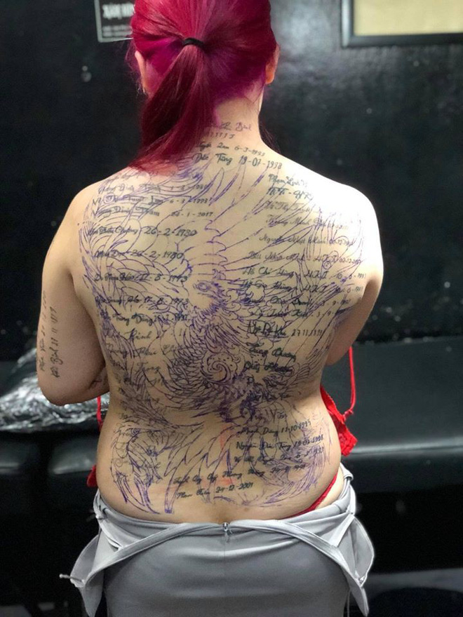 Xăm tên người yêu cũ kín lưng và tay, cô gái vội đi xóa để lấy chồng