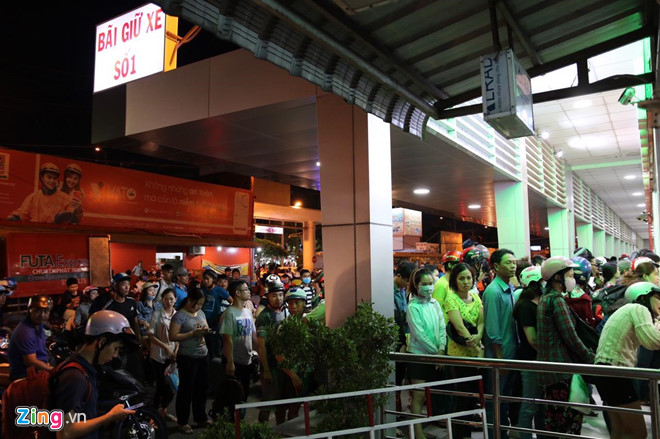 Bến xe Miền Tây, sân bay Tân Sơn Nhất đông nghịt người đi nghỉ lễ 30/4