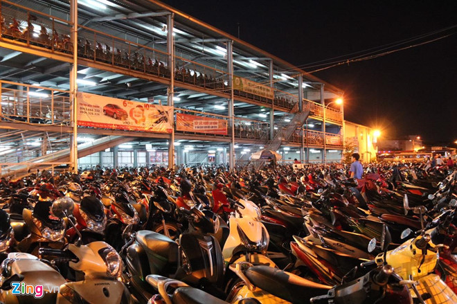 Bến xe Miền Tây, sân bay Tân Sơn Nhất đông nghịt người đi nghỉ lễ 30/4