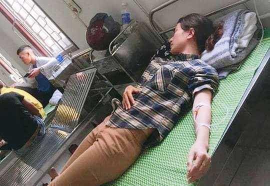 Đăng tin nhắn giữa chồng và nữ giáo viên, 1 phụ nữ tố bị cô giáo xông vào nhà hành hung