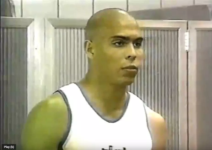 Ronaldo béo: Cuộc sống bên lề sân cỏ thừa mứa tất cả, trừ... sự nhàm chán!