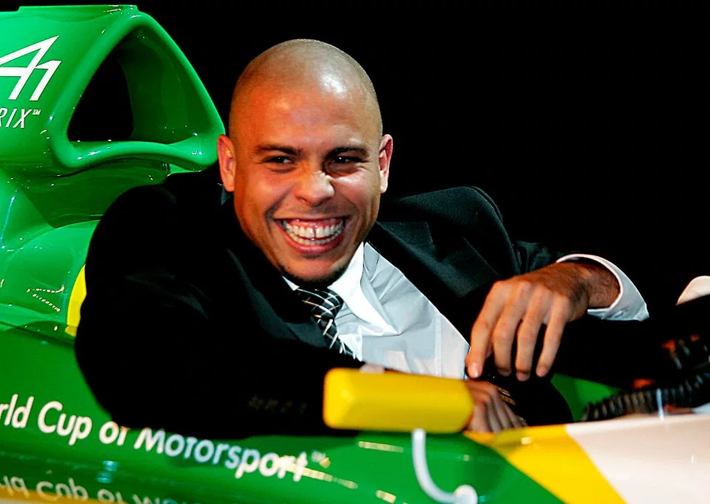 Ronaldo béo: Cuộc sống bên lề sân cỏ thừa mứa tất cả, trừ... sự nhàm chán!