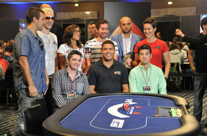 Ronaldo béo: Cuộc sống bên lề sân cỏ thừa mứa tất cả, trừ... sự nhàm chán!