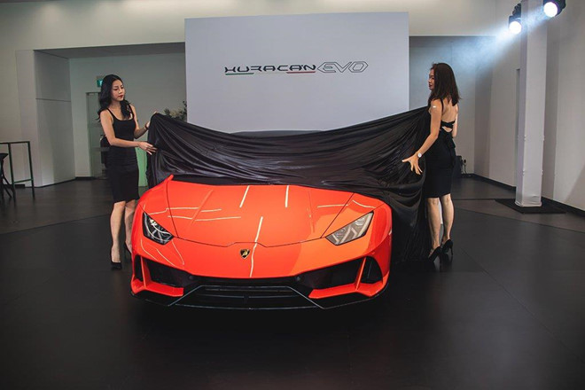 Siêu bò Lamborghini Huracan Evo ra mắt Singapore