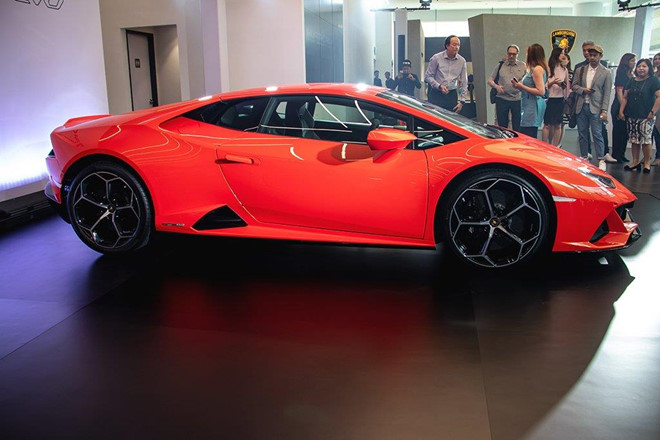 Siêu bò Lamborghini Huracan Evo ra mắt Singapore