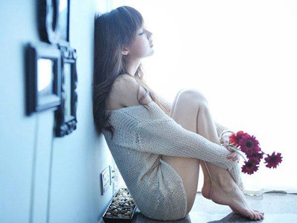 Sự thay đổi đột ngột của người chồng vàng mười và thứ vật lạ trong túi quần đã tố cáo tất cả